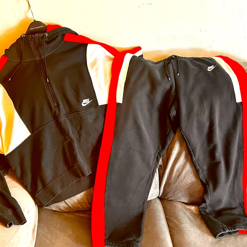 This is a complete Nike sweatsuit for sale